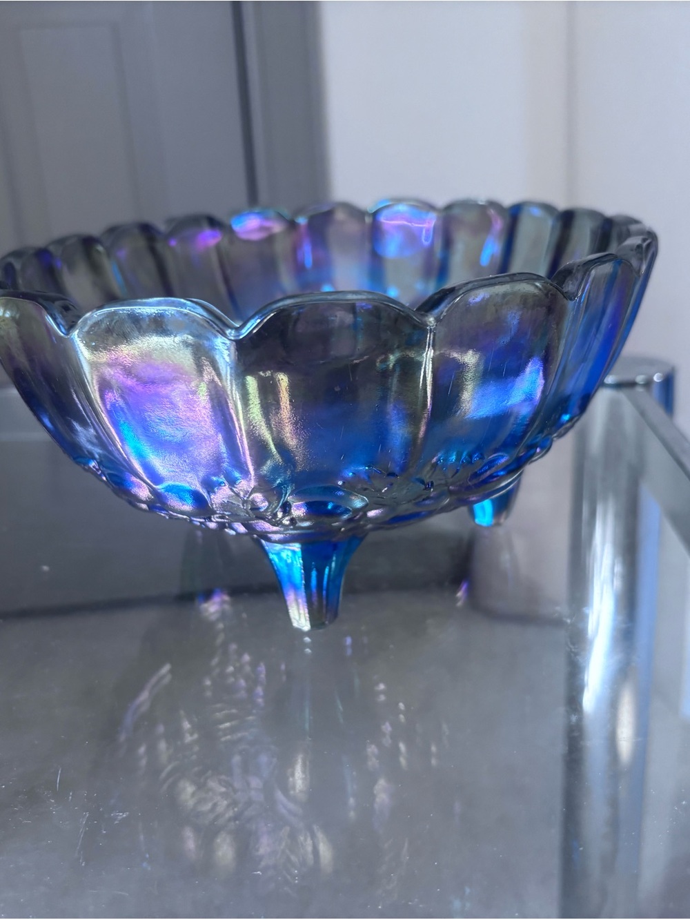 VINTAGE INDIANA CARNIVAL GLASS IRIDESCENT BLUE FRUIT BOWL